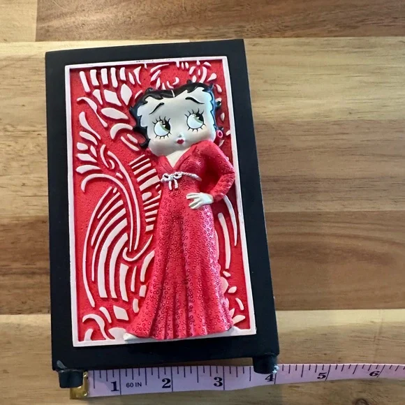 Red and Black Betty Boop Decorative Plaque - Picture 2 of 6